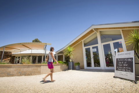 Fowles Wine - Accommodation Gladstone 2