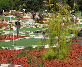 18 Hole Mini Golf - Club Husky - Accommodation Gladstone 0