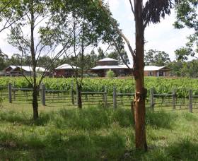 Roses Vineyard At Innes View - Accommodation Gladstone 3