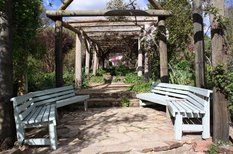 Markdale - Edna Walling Garden - Accommodation Gladstone 2