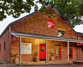 Bright Chocolate - Accommodation Gladstone 0