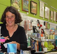 Artists on Parade Art Gallery - Accommodation Gladstone