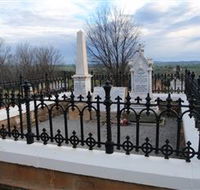 Hamilton Humes Grave - Accommodation Gladstone