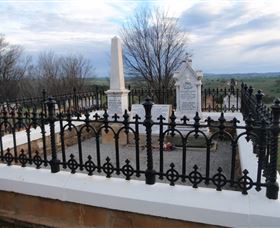 Hamilton Humes Grave - Accommodation Gladstone 0