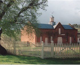 Cooma Cottage - Accommodation Gladstone 0