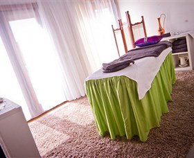 Paci Spa - Accommodation Gladstone 1