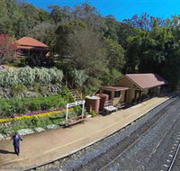 Spring Bluff Railway Station - Accommodation Gladstone