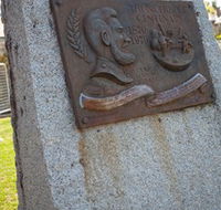 Thunderbolt's Statue and Constable Walker Memorial - Accommodation Gladstone