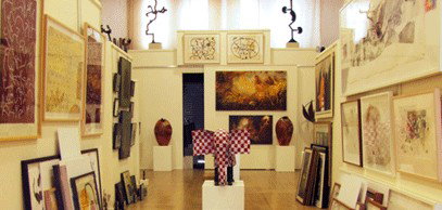 Australian Galleries - Roylston Street - Accommodation Gladstone 2