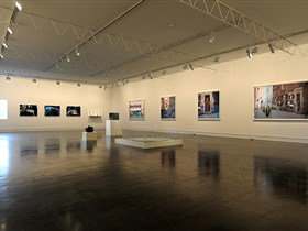 Hugo Michell Gallery - Accommodation Gladstone 1