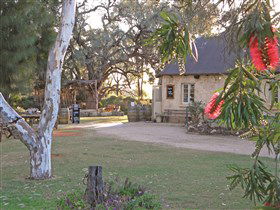 Overland Corner Hotel - Accommodation Gladstone 1