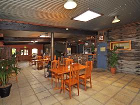 Currency Creek Winery And Restaurant - Accommodation Gladstone 2
