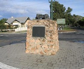 Ferguson Tractor Monument - Accommodation Gladstone 1