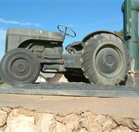 Ferguson Tractor Monument - Accommodation Gladstone