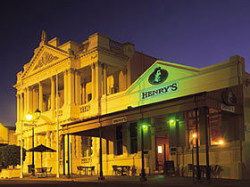 The World Theatre - Accommodation Gladstone 0