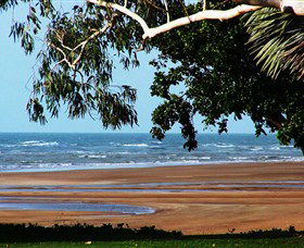 Beachfront Hotel - Accommodation Gladstone 0