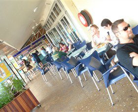 Beachfront Hotel - Accommodation Gladstone 3