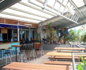 Beachfront Hotel - Accommodation Gladstone 1