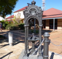 Witcombe Fountain - Accommodation Gladstone