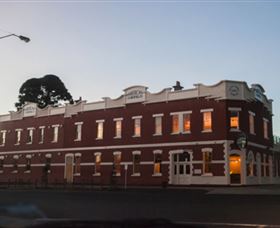American Hotel - Accommodation Gladstone 2