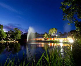 Savannah Visitor Plaza, Taronga Western Plains Zoo Dubbo - Accommodation Gladstone 3
