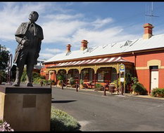 Book Forbes NSW Attractions Accommodation Gladstone Accommodation Gladstone