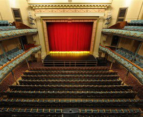 Her Majesty's Theatre - Accommodation Gladstone 1