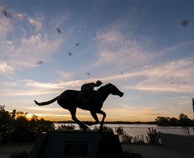 Black Caviar Statue - Accommodation Gladstone 0