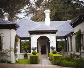 Duneira, Mt Macedon - Accommodation Gladstone 0