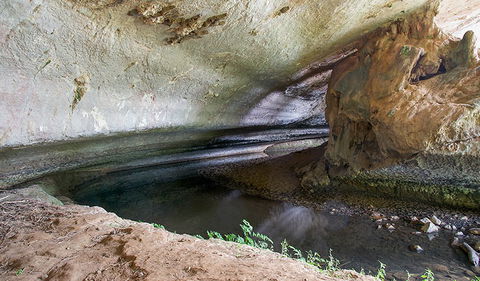 Verandah Cave - Accommodation Gladstone 3