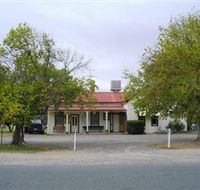 Round Hill Hotel - Accommodation Gladstone
