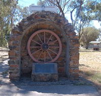 Jindera Pioneer Cairn - Accommodation Gladstone