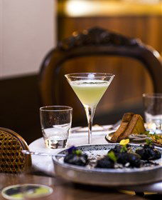 Parlour Wine Room - Accommodation Gladstone 2