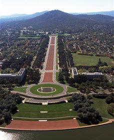 ANZAC Parade - Accommodation Gladstone 0