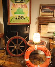 Peachtree Antiques - Accommodation Gladstone 4