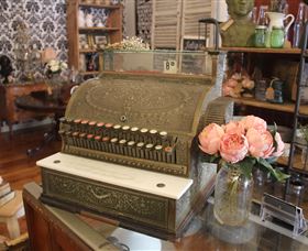 Peachtree Antiques - Accommodation Gladstone 8