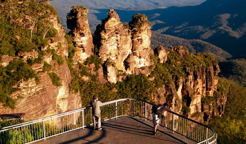 Echo Point Lookout (Three Sisters) - Accommodation Gladstone 0