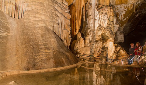 Junction Cave - Accommodation Gladstone 0