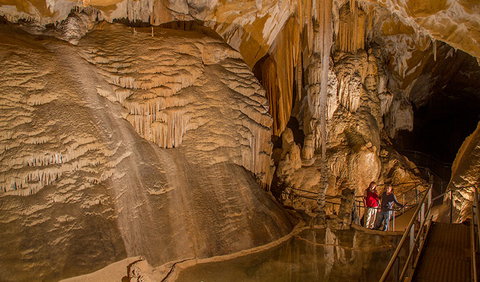 Junction Cave - Accommodation Gladstone 1