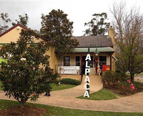 Australian Alpaca Barn - Hunter Valley Gardens - Accommodation Gladstone 0