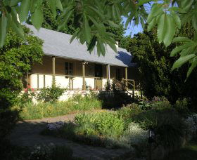 Raglan Gallery And Cultural Centre - Accommodation Gladstone 1