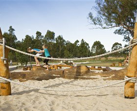 Lizard Log - Accommodation Gladstone 2