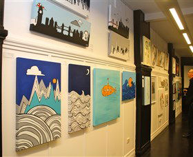 Bondi Art Lounge - Accommodation Gladstone 2