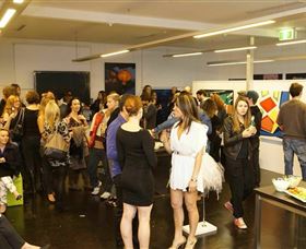 Bondi Art Lounge - Accommodation Gladstone 0