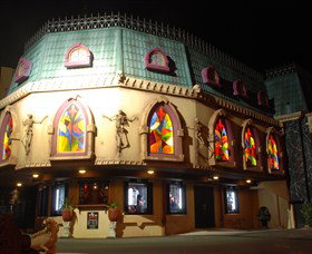 Draculas Cabaret Restaurant - Accommodation Gladstone 0
