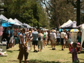 Broadbeach Art And Craft Markets - Accommodation Gladstone 1