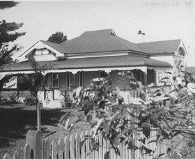 Crawford House - Accommodation Gladstone 2