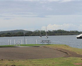 Laurieton Riverside Seafoods - Accommodation Gladstone 2