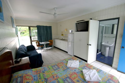 Tropical Palms Inn - Accommodation Gladstone 1