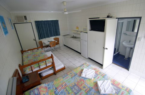 Tropical Palms Inn - Accommodation Gladstone 3